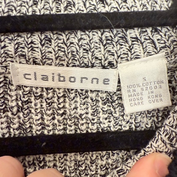 Vintage Claiborne Gray and Red Patterned Crewneck Sweater - Picture 2 of 4